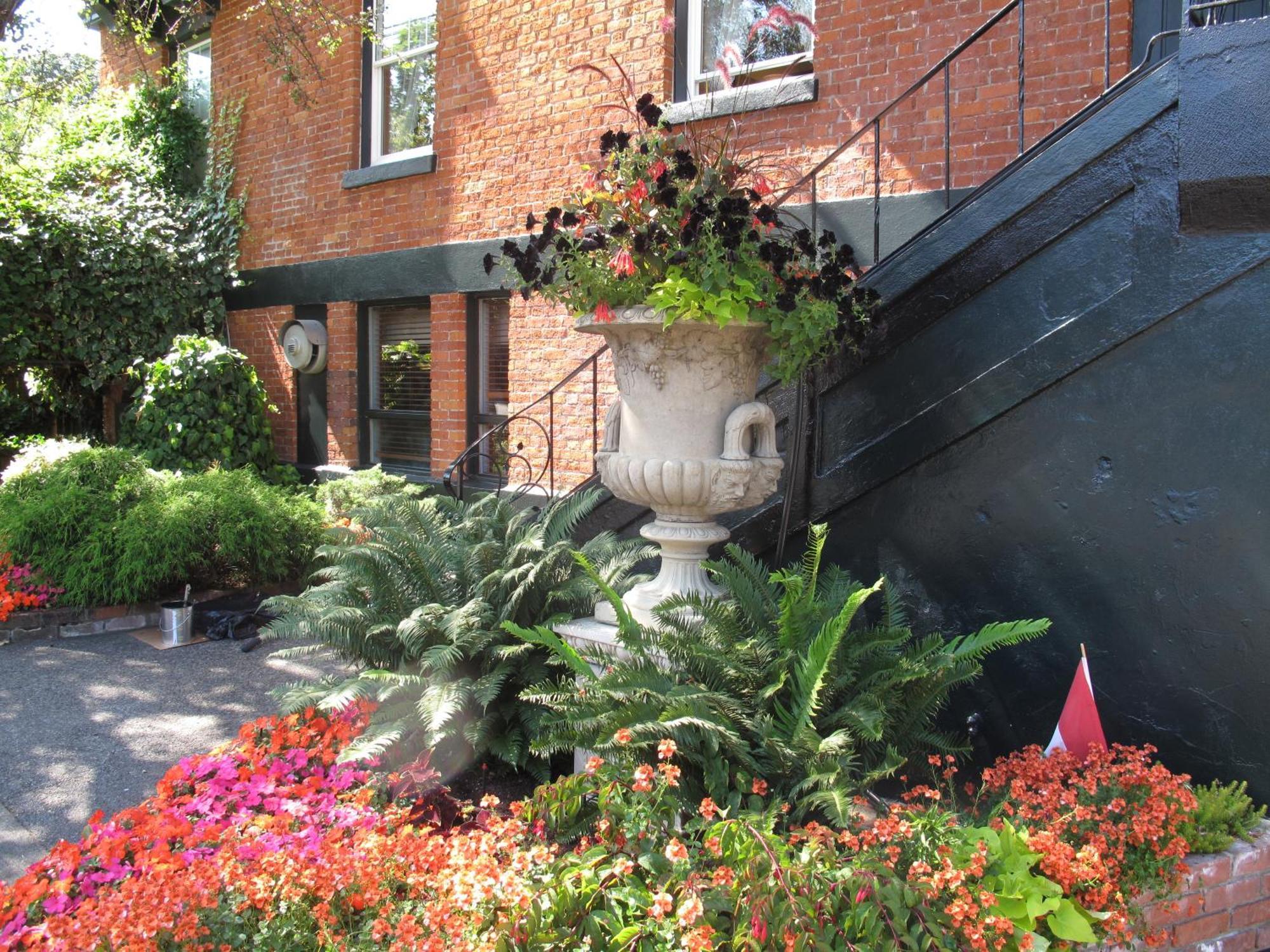 James Bay Inn Hotel, Suites & Cottage Victoria Dış mekan fotoğraf